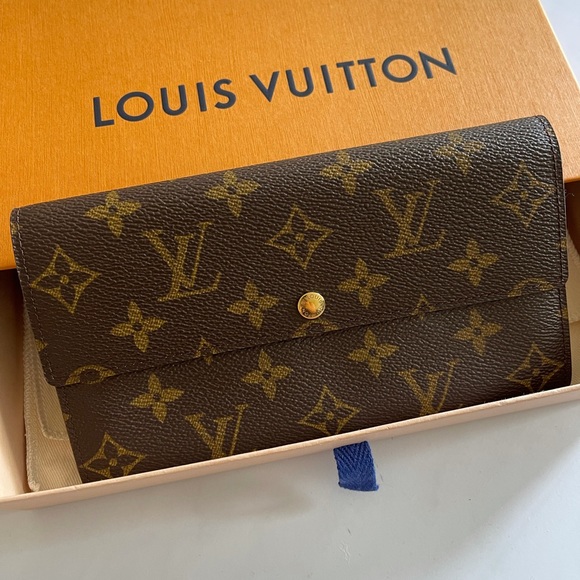Louis Vuitton Sarah Wallet - Picture 1 of 7